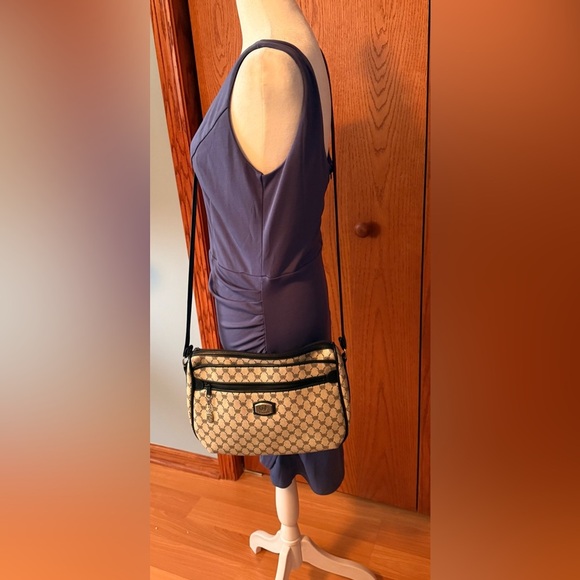Vintage VR Classic Stylish Monogram Rare Hard To Find Retro Crossbody Bag - Picture 16 of 16